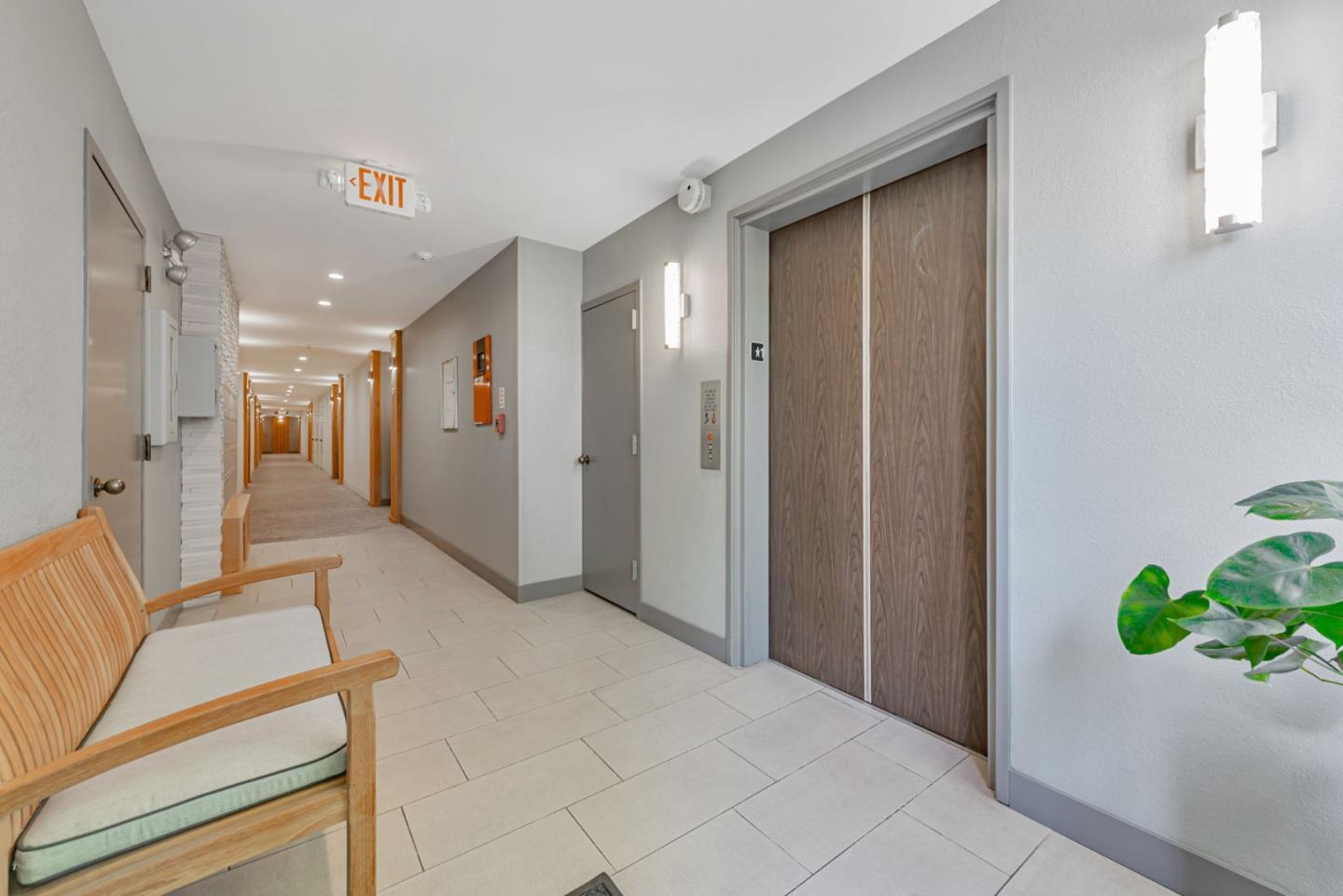 2140 Santa Cruz Avenue B108