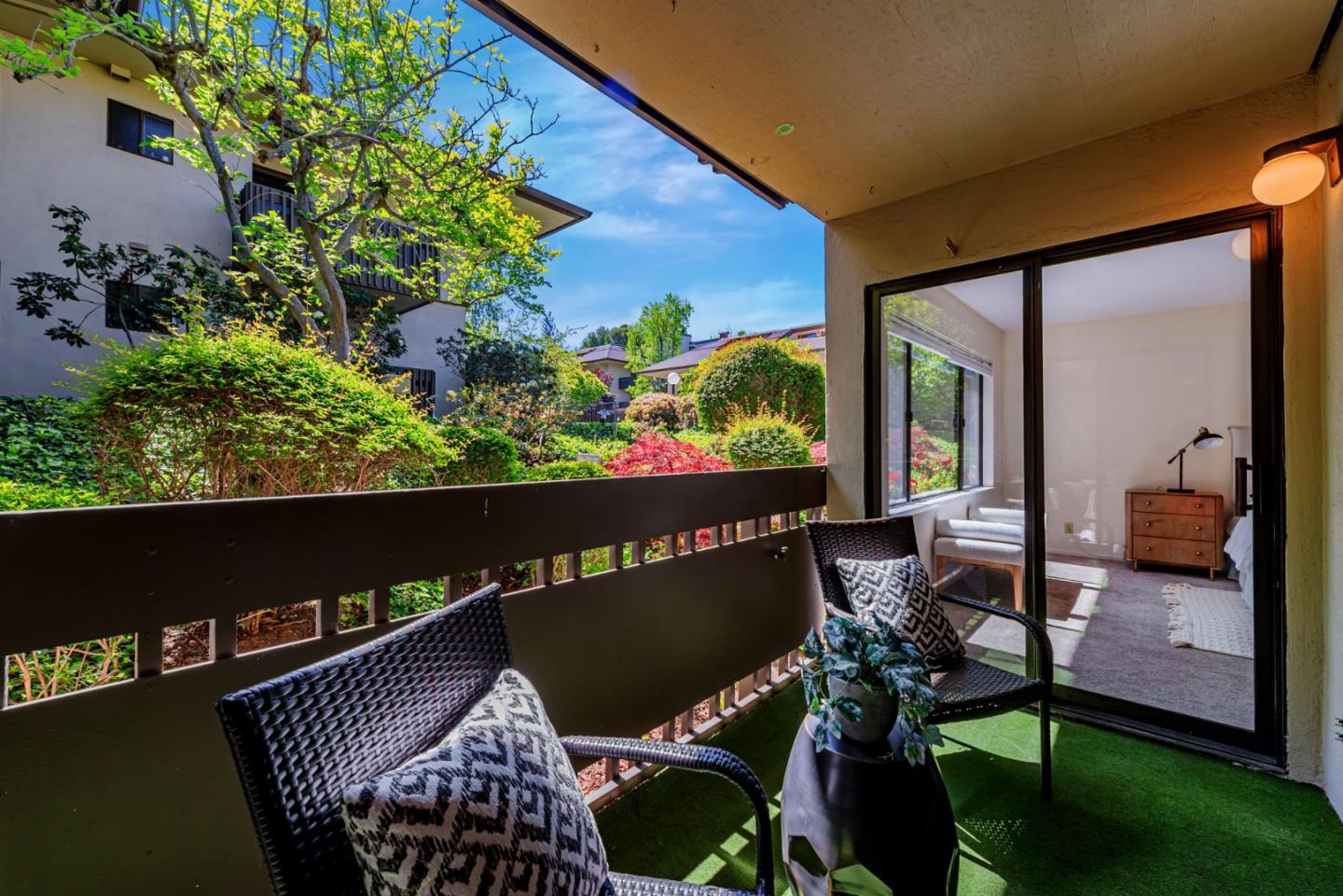 2140 Santa Cruz Avenue B108