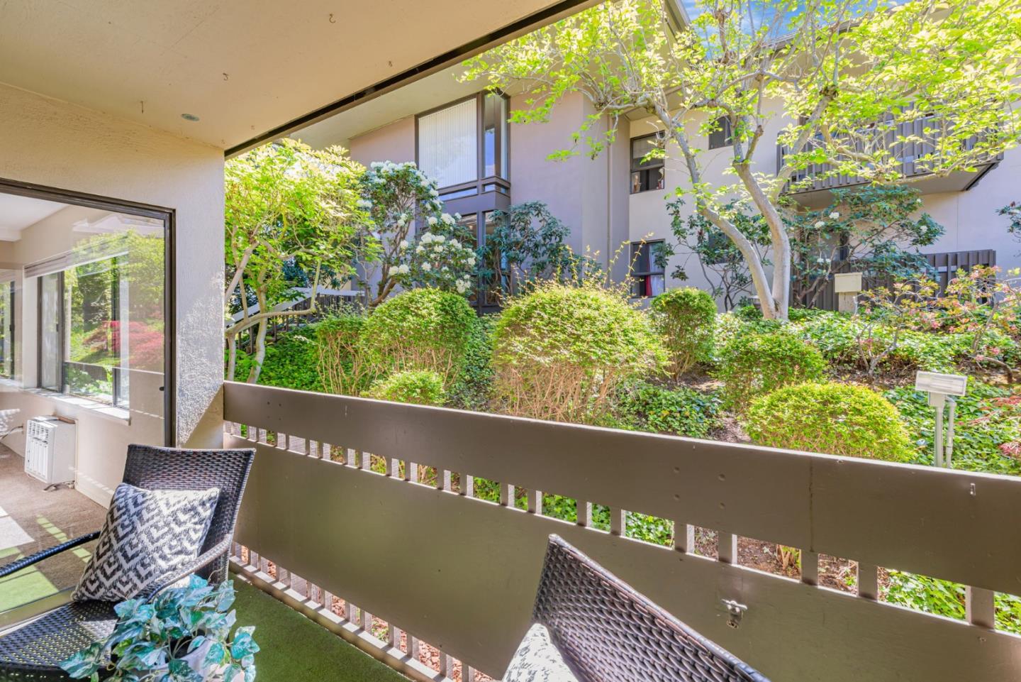 2140 Santa Cruz Avenue B108