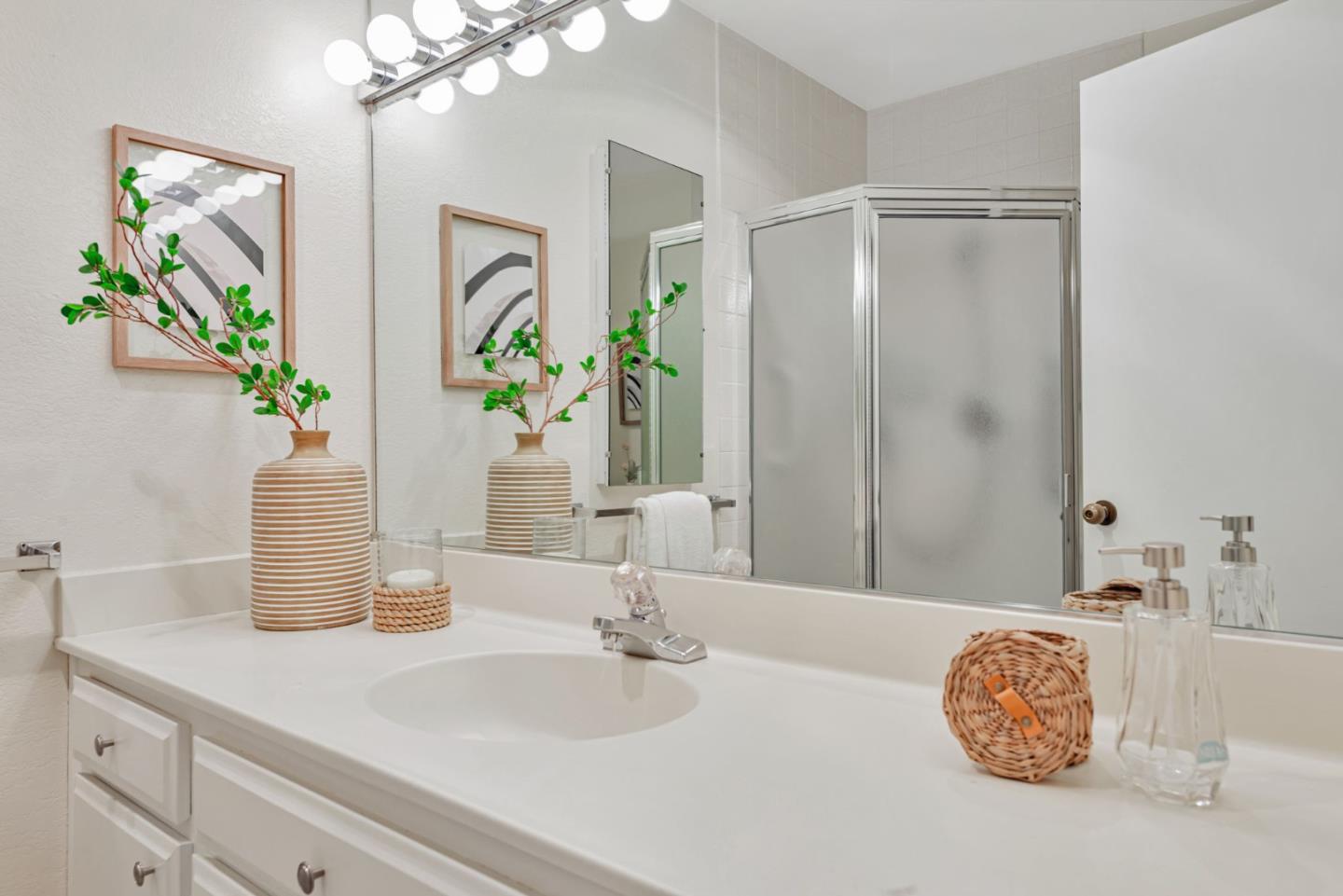 2140 Santa Cruz Avenue B108