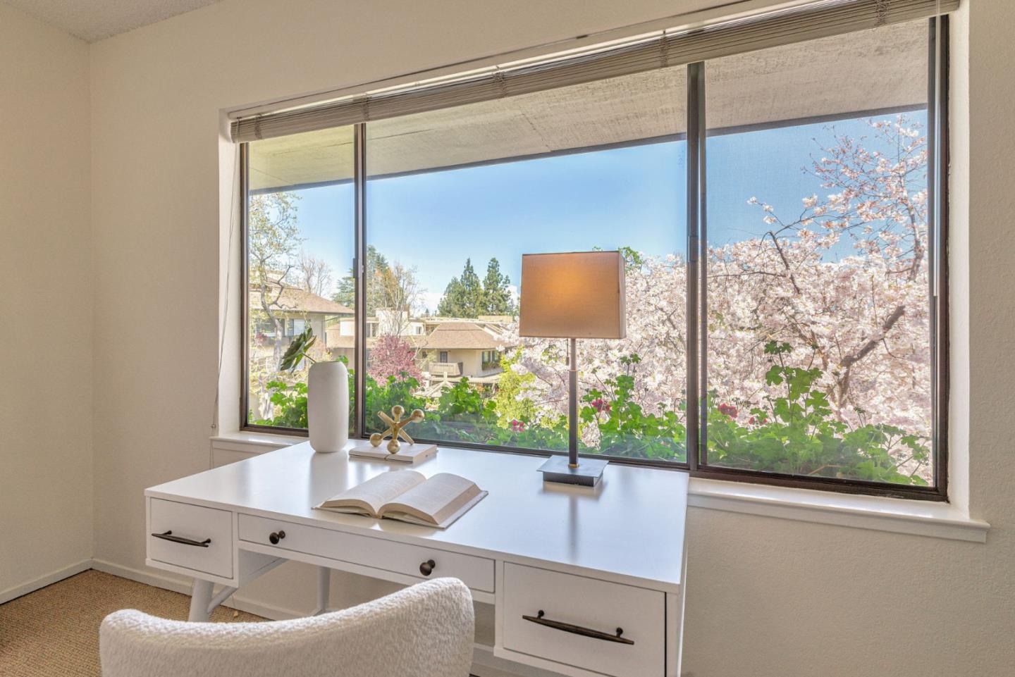 2140 Santa Cruz Avenue D207