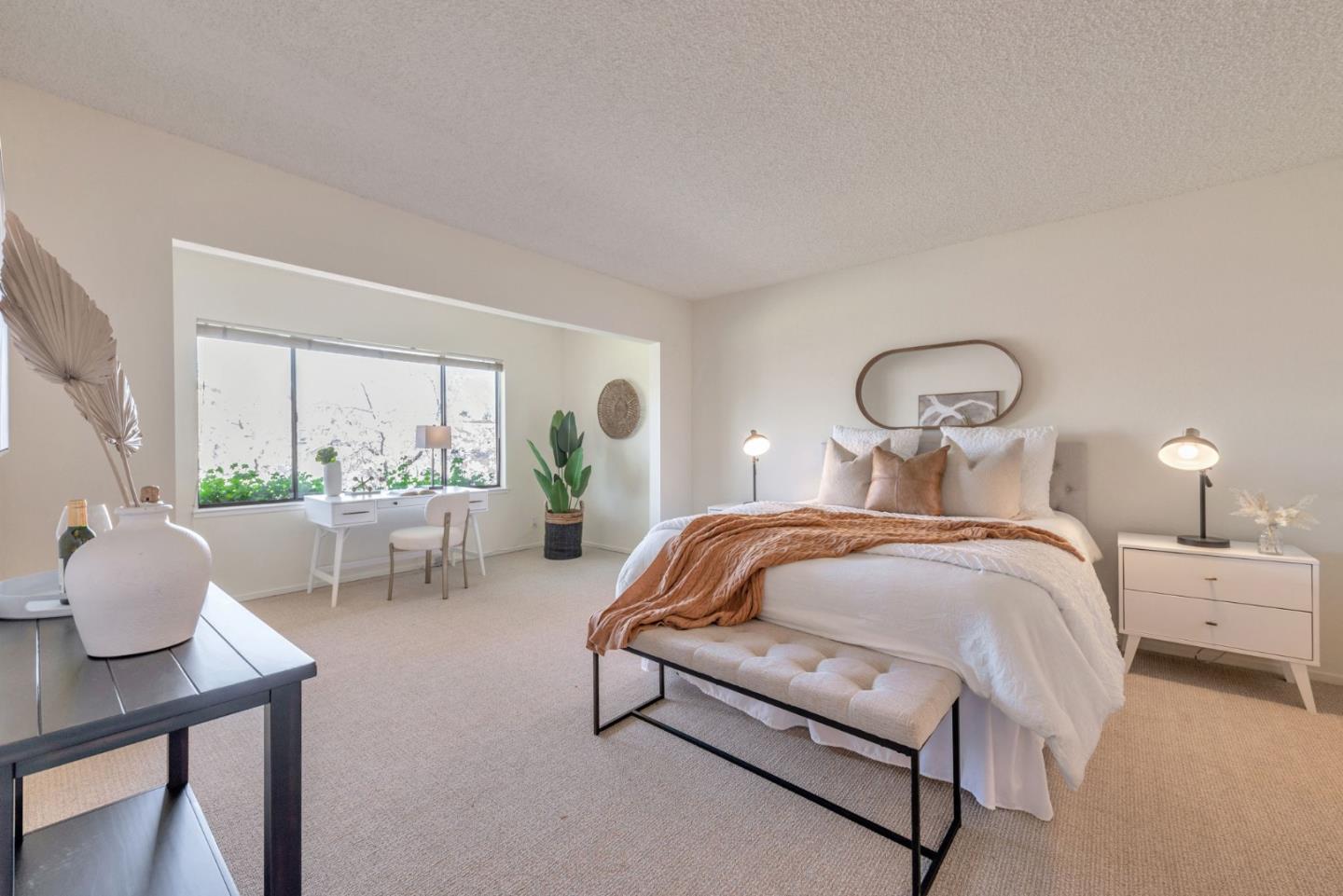 2140 Santa Cruz Avenue D207