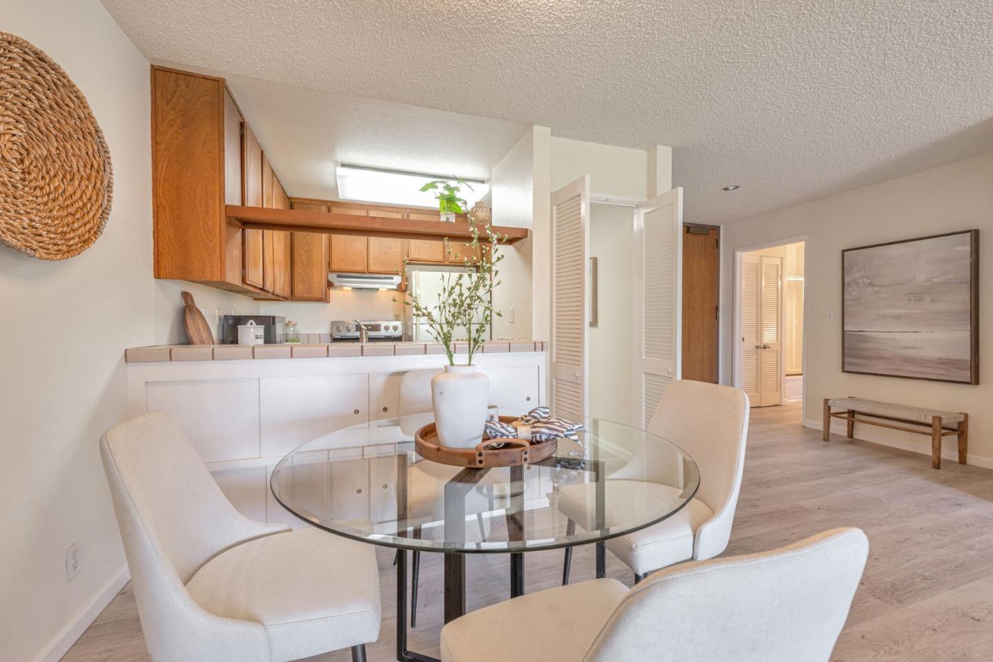 2140 Santa Cruz Avenue D207