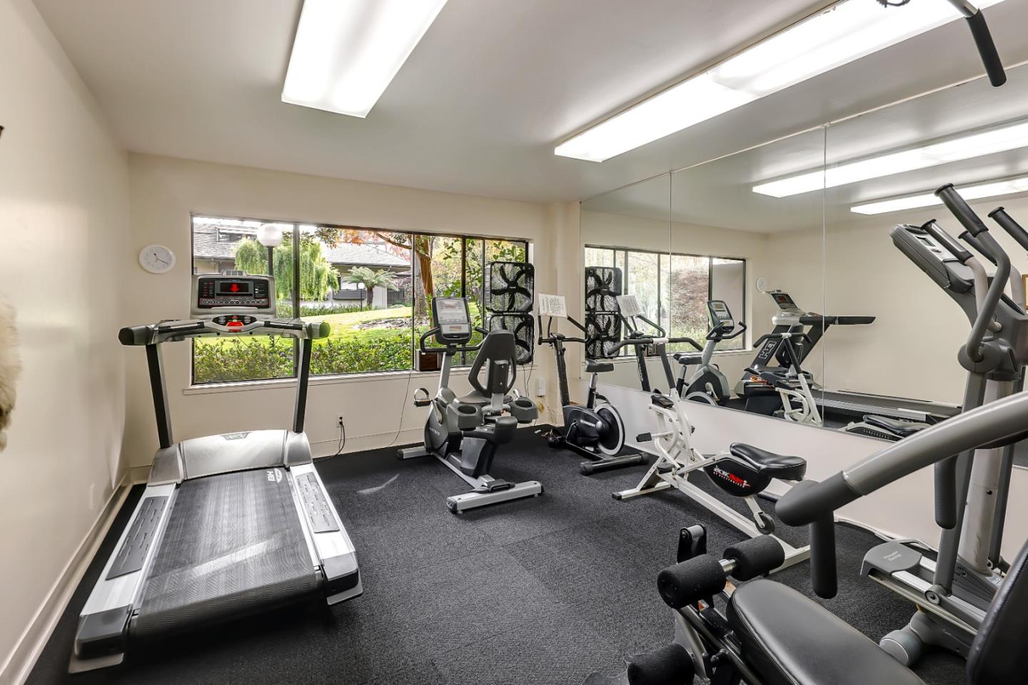 2140 Santa Cruz Avenue D207