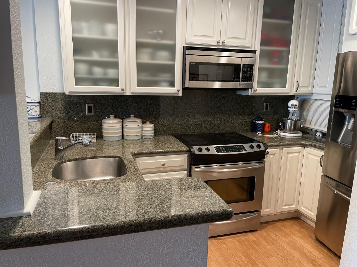 2140 Santa Cruz Avenue A201