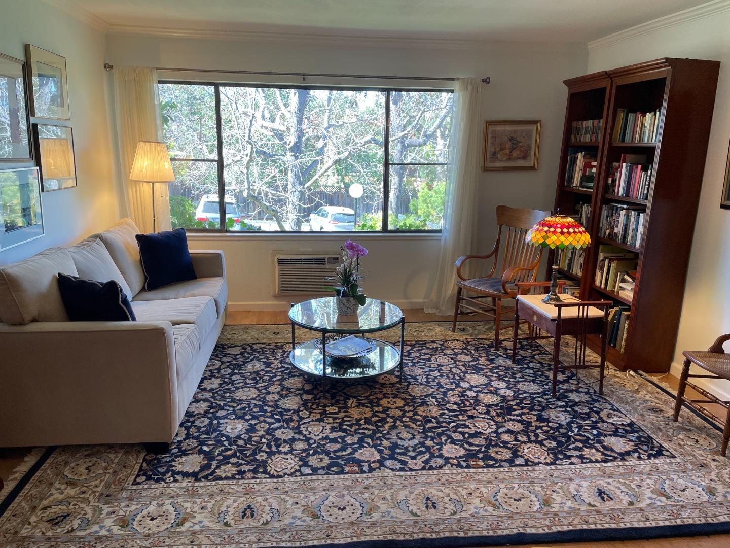 2140 Santa Cruz Avenue A201