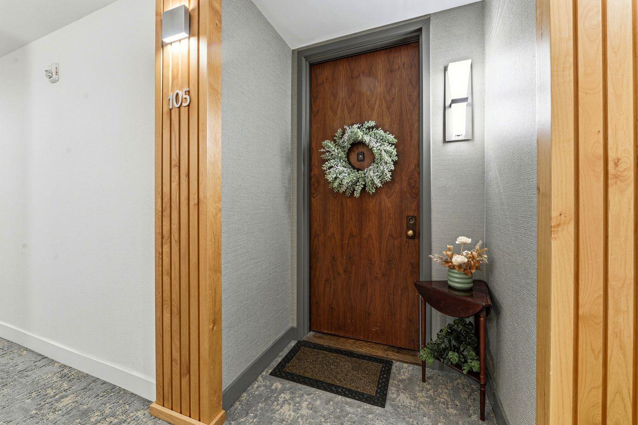 2140 Santa Cruz Avenue D105