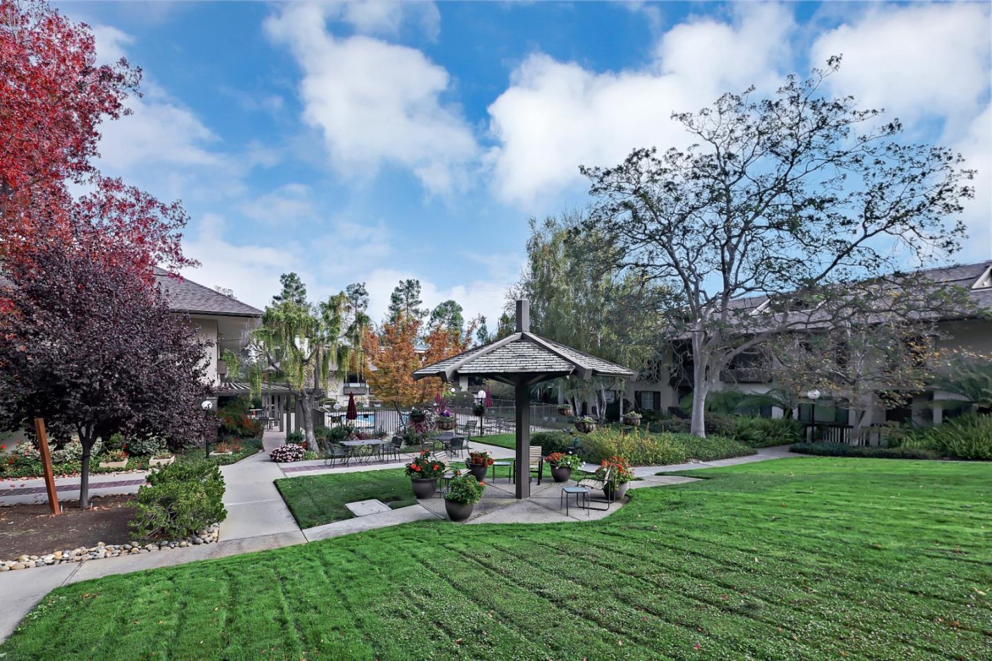2140 Santa Cruz Avenue D105