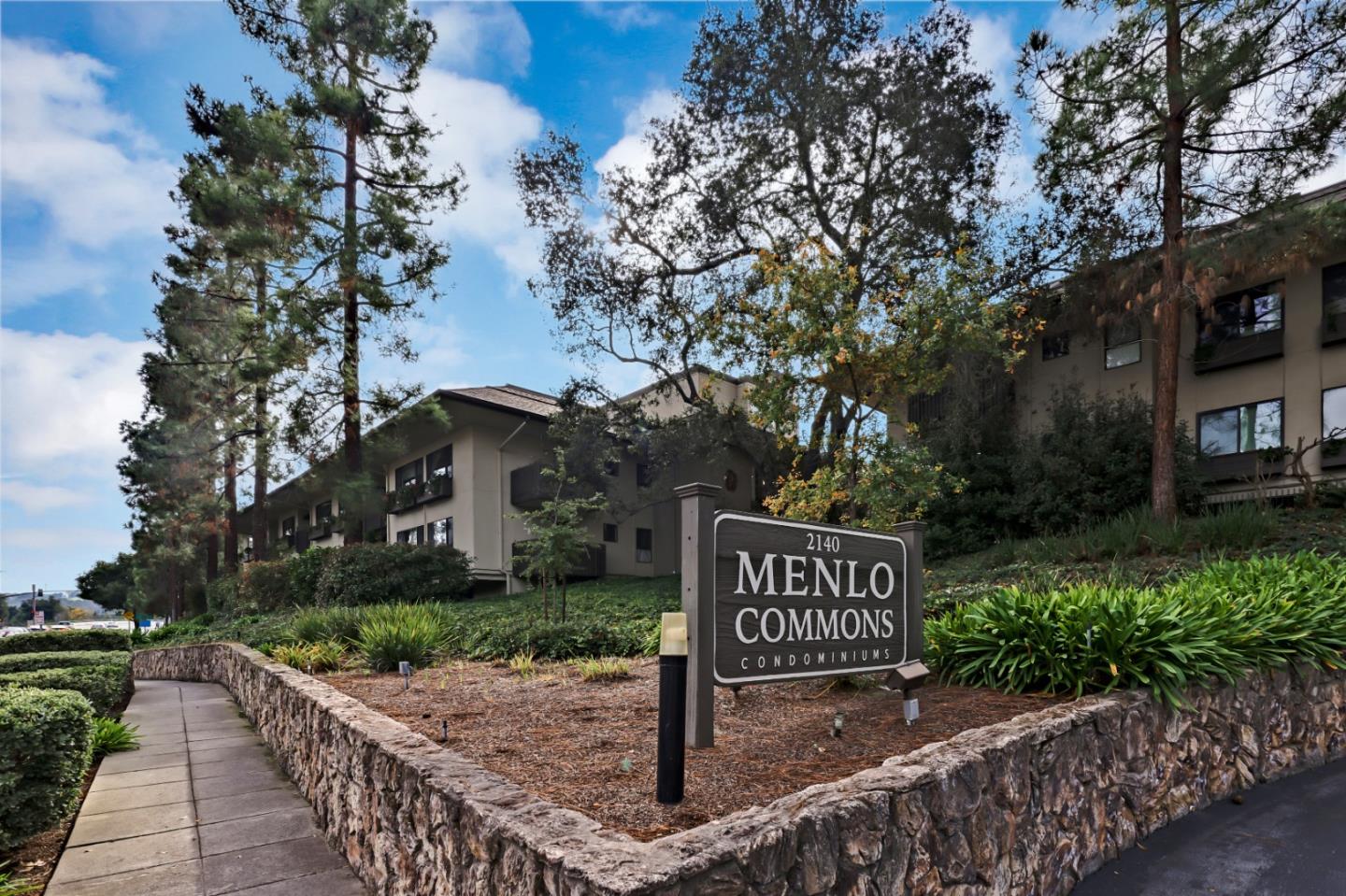 2140 Santa Cruz Avenue D105
