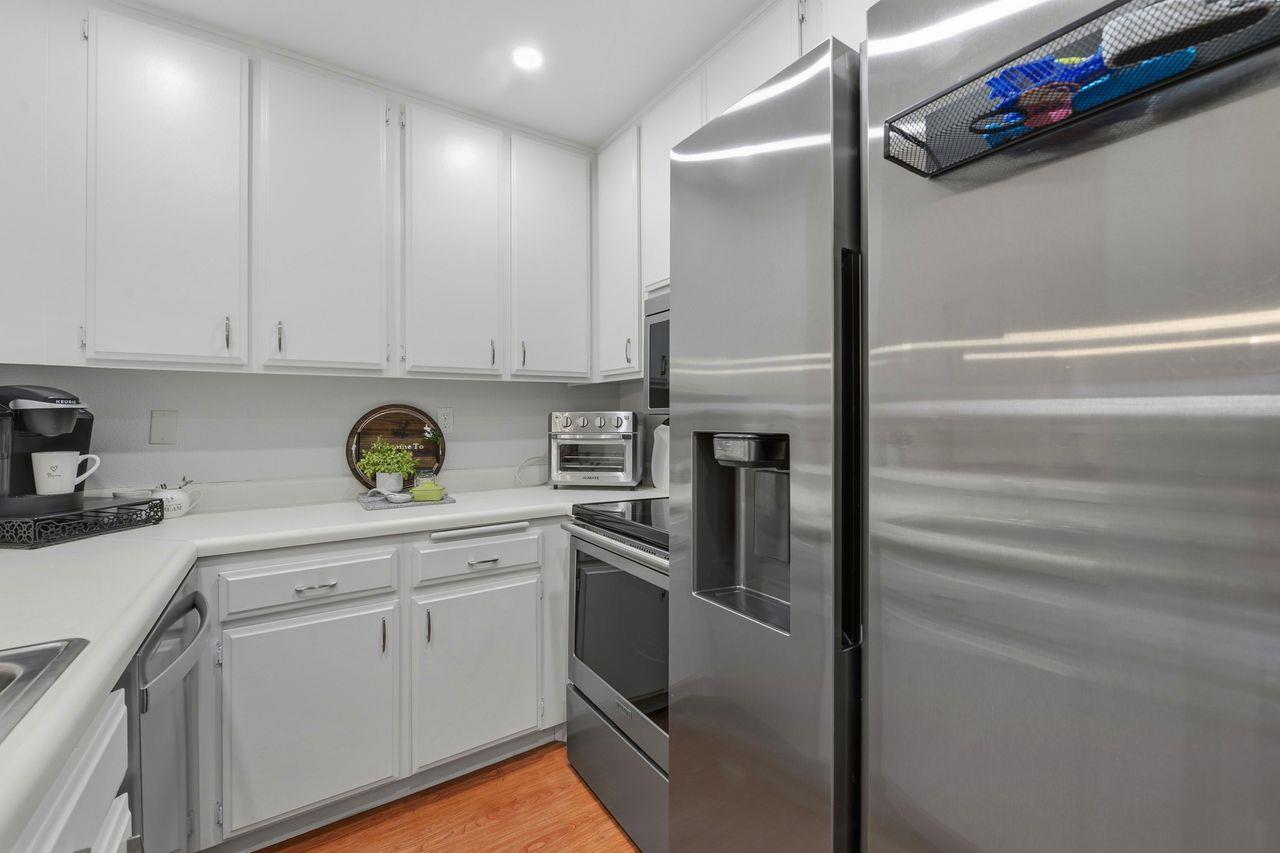 2140 Santa Cruz Avenue D105