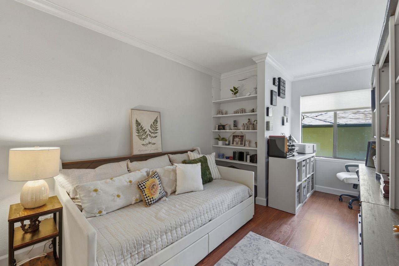 2140 Santa Cruz Avenue D105