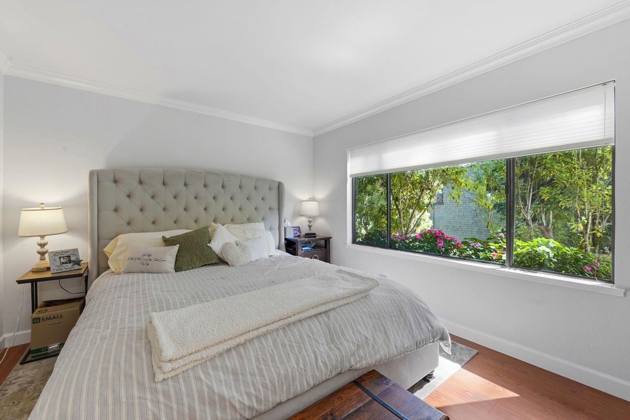 2140 Santa Cruz Avenue D105