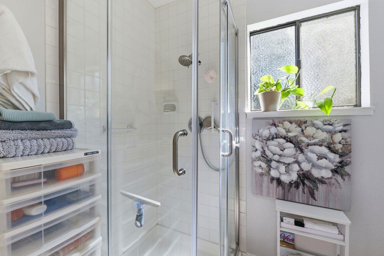 2140 Santa Cruz Avenue D105