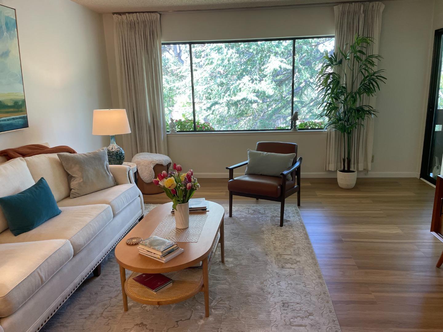 2140 Santa Cruz Avenue 203