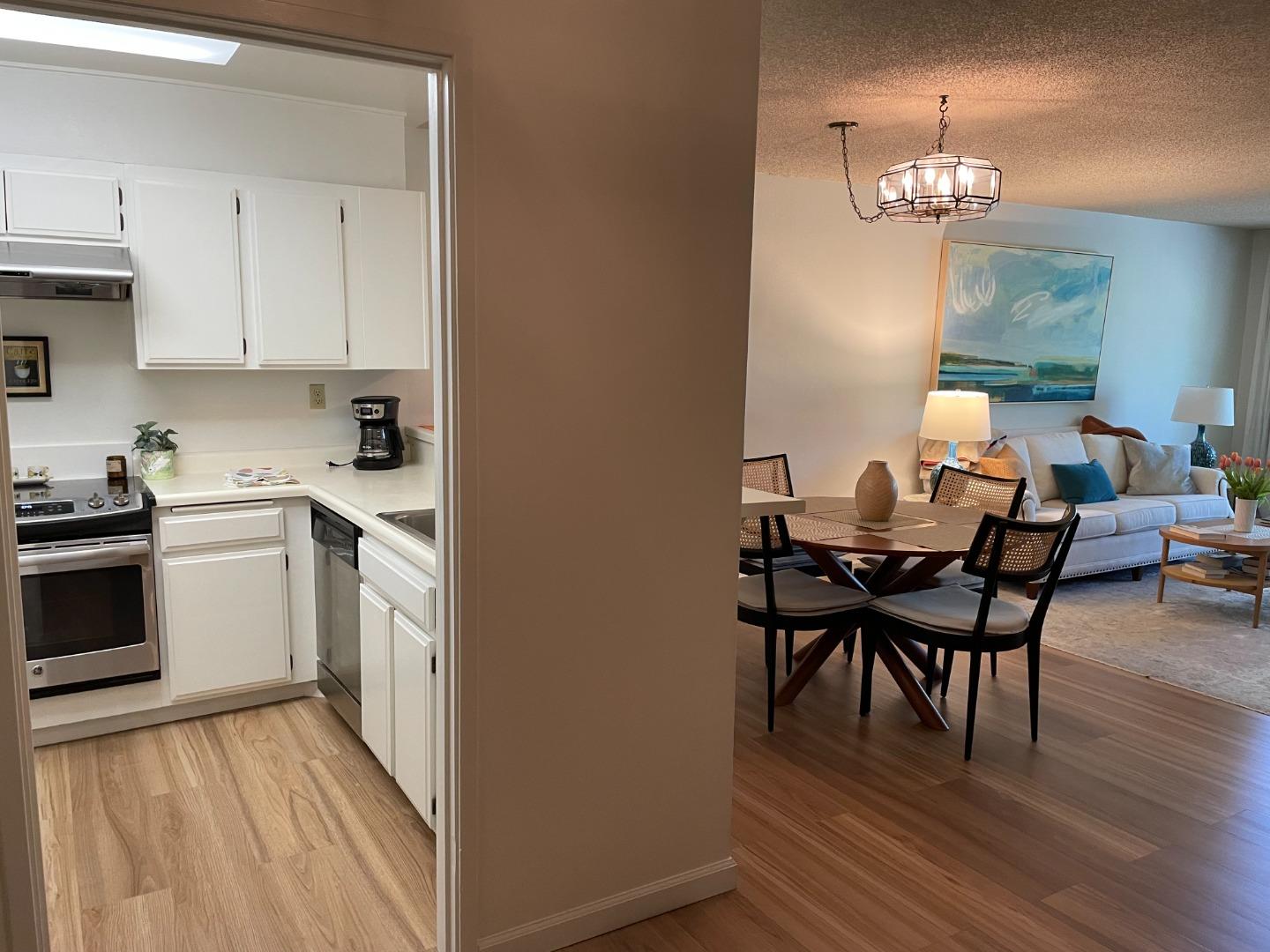 2140 Santa Cruz Avenue 203