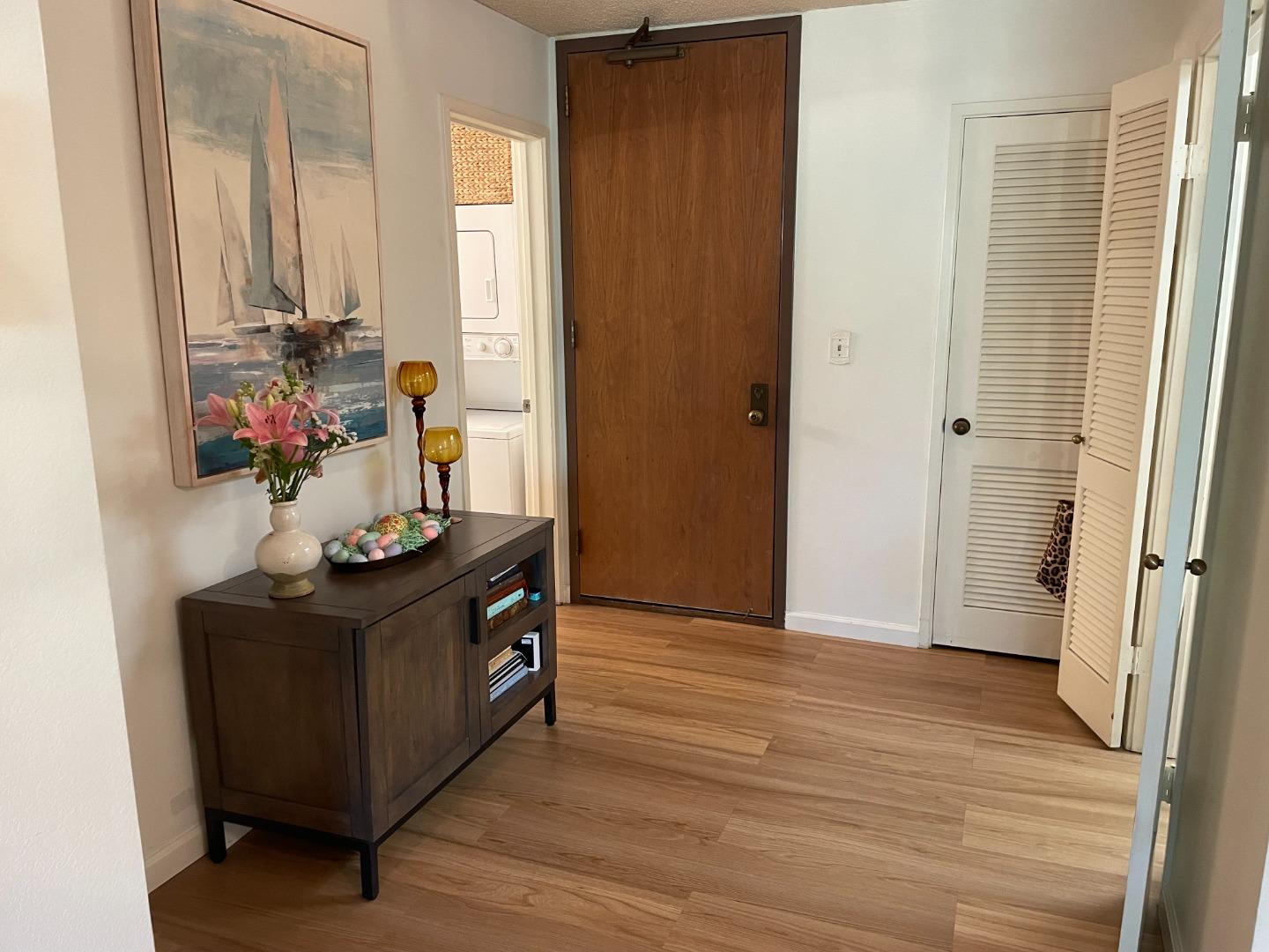 2140 Santa Cruz Avenue 203