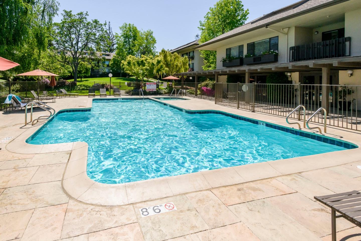 2140 Santa Cruz Avenue 203