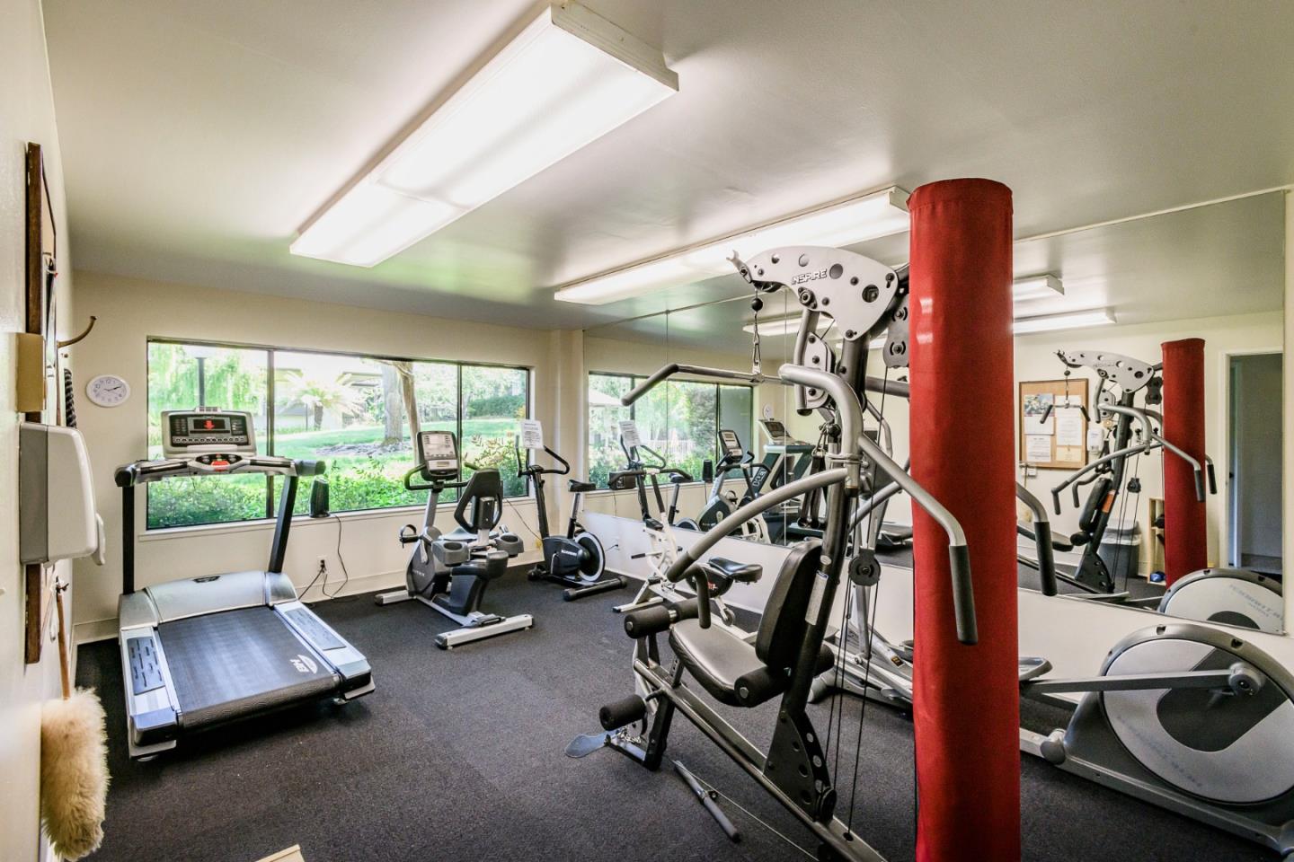 2140 Santa Cruz Avenue 203