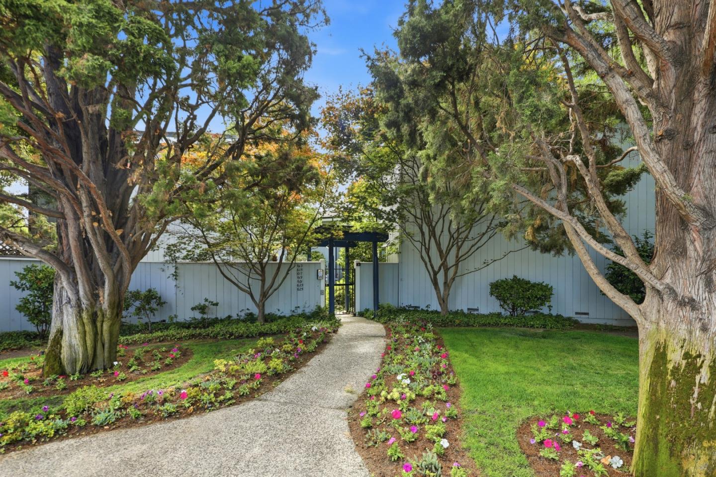 623 Middle Avenue