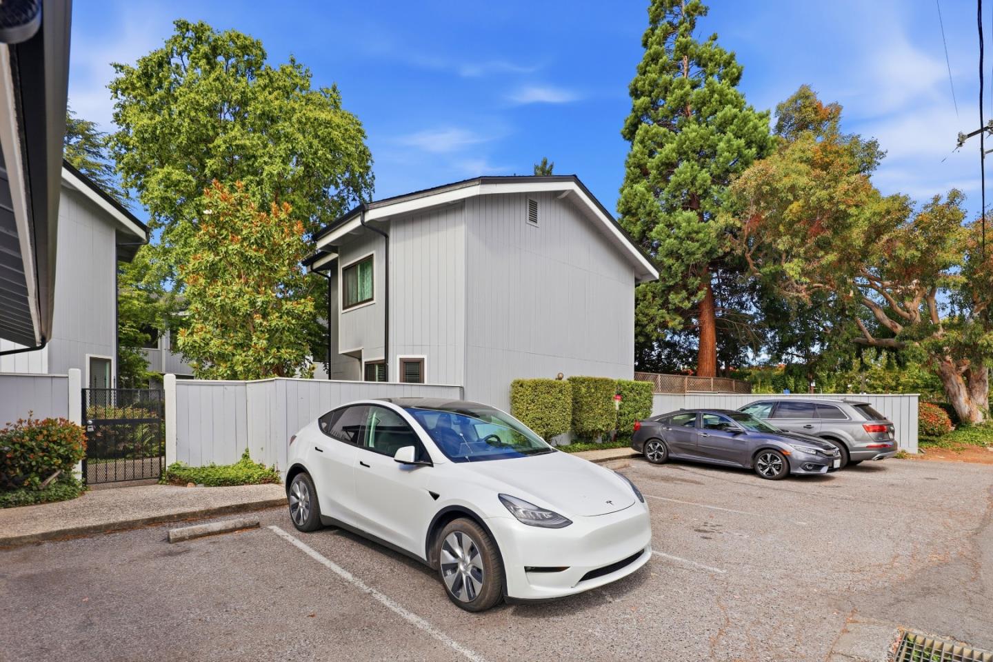 623 Middle Avenue