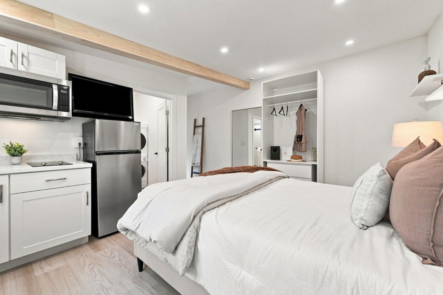 1110 Norval WAY