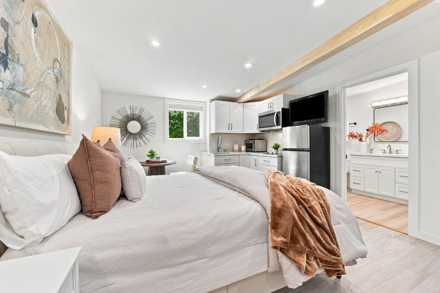 1110 Norval WAY