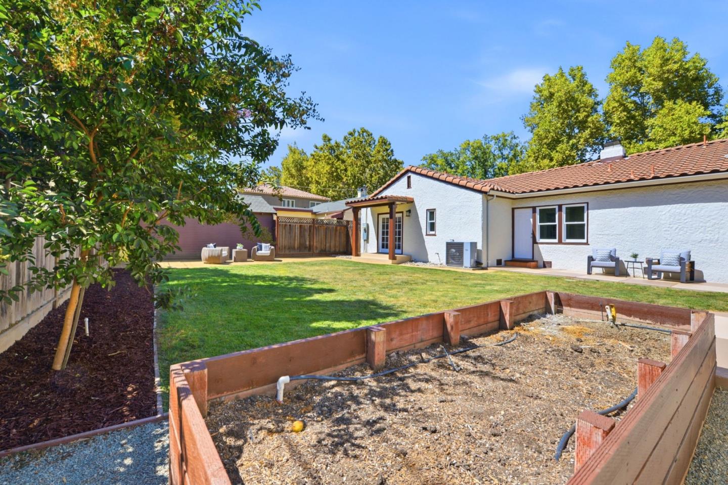 1110 Norval WAY