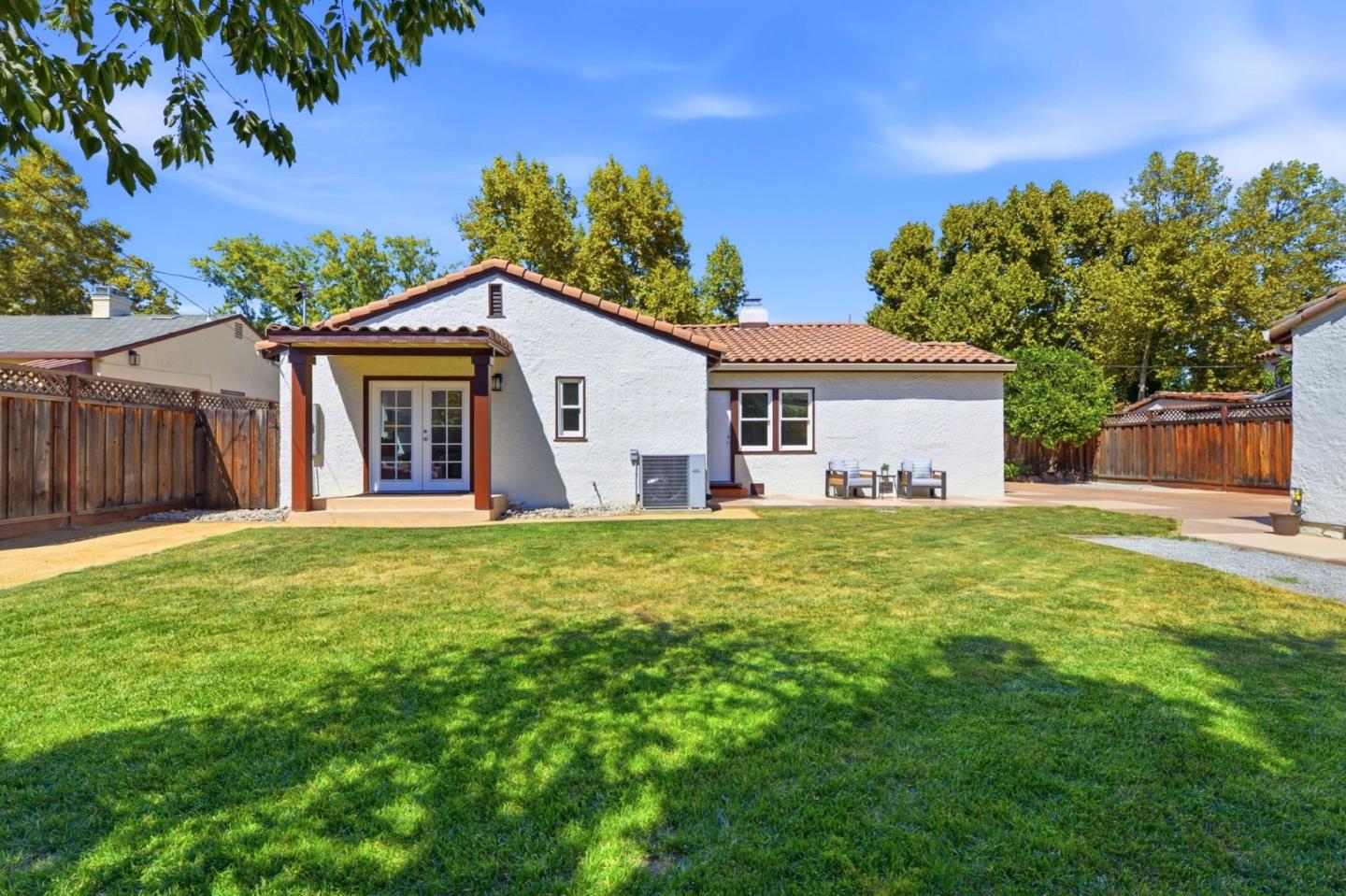 1110 Norval WAY