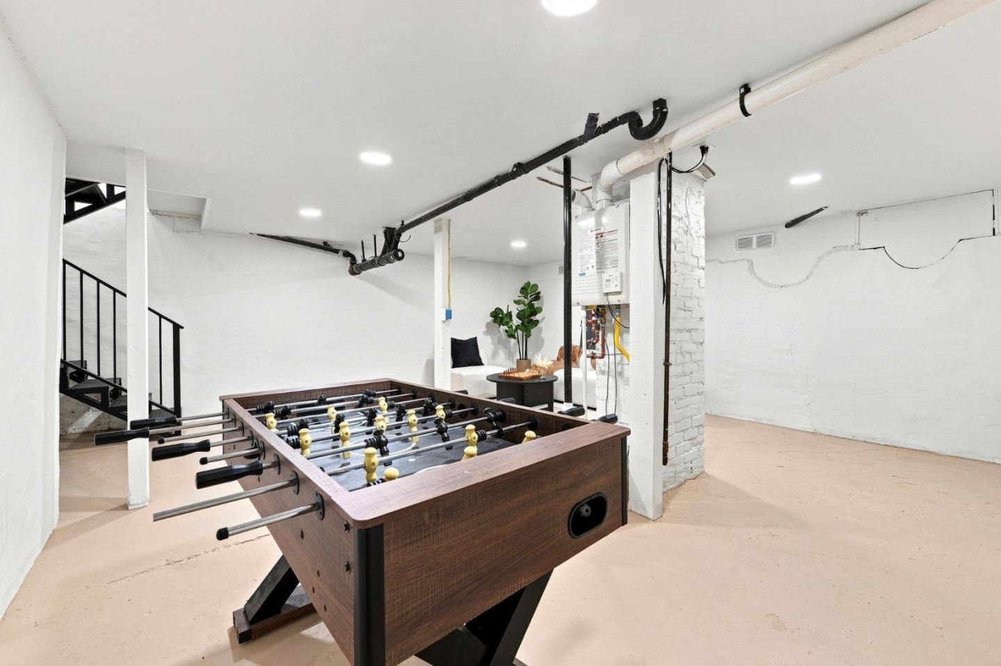 1110 Norval WAY