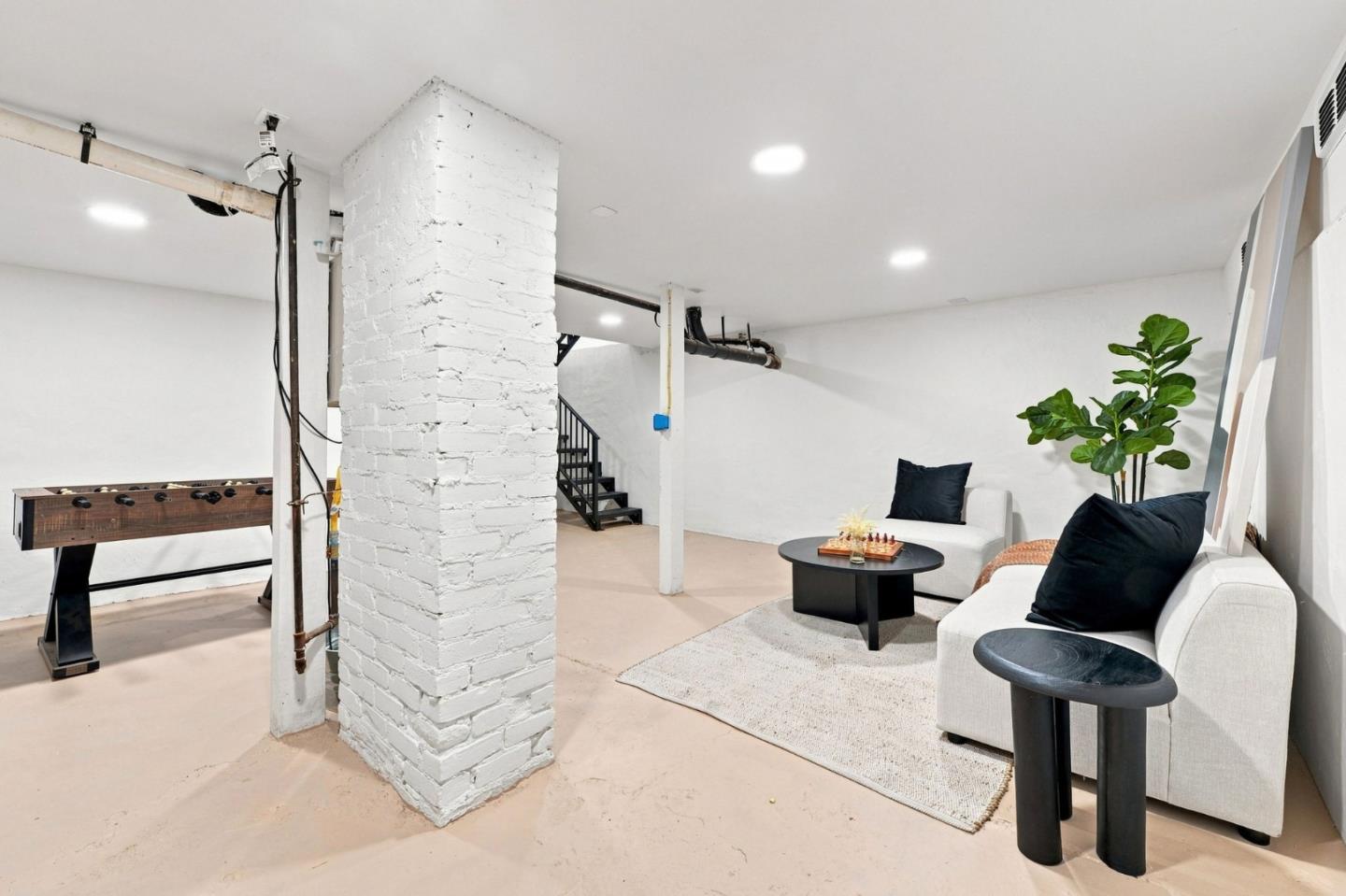 1110 Norval WAY