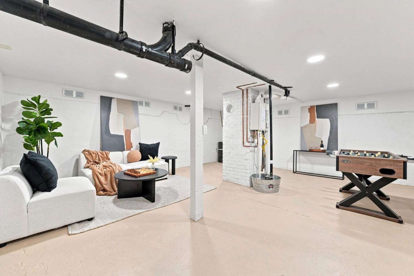 1110 Norval WAY