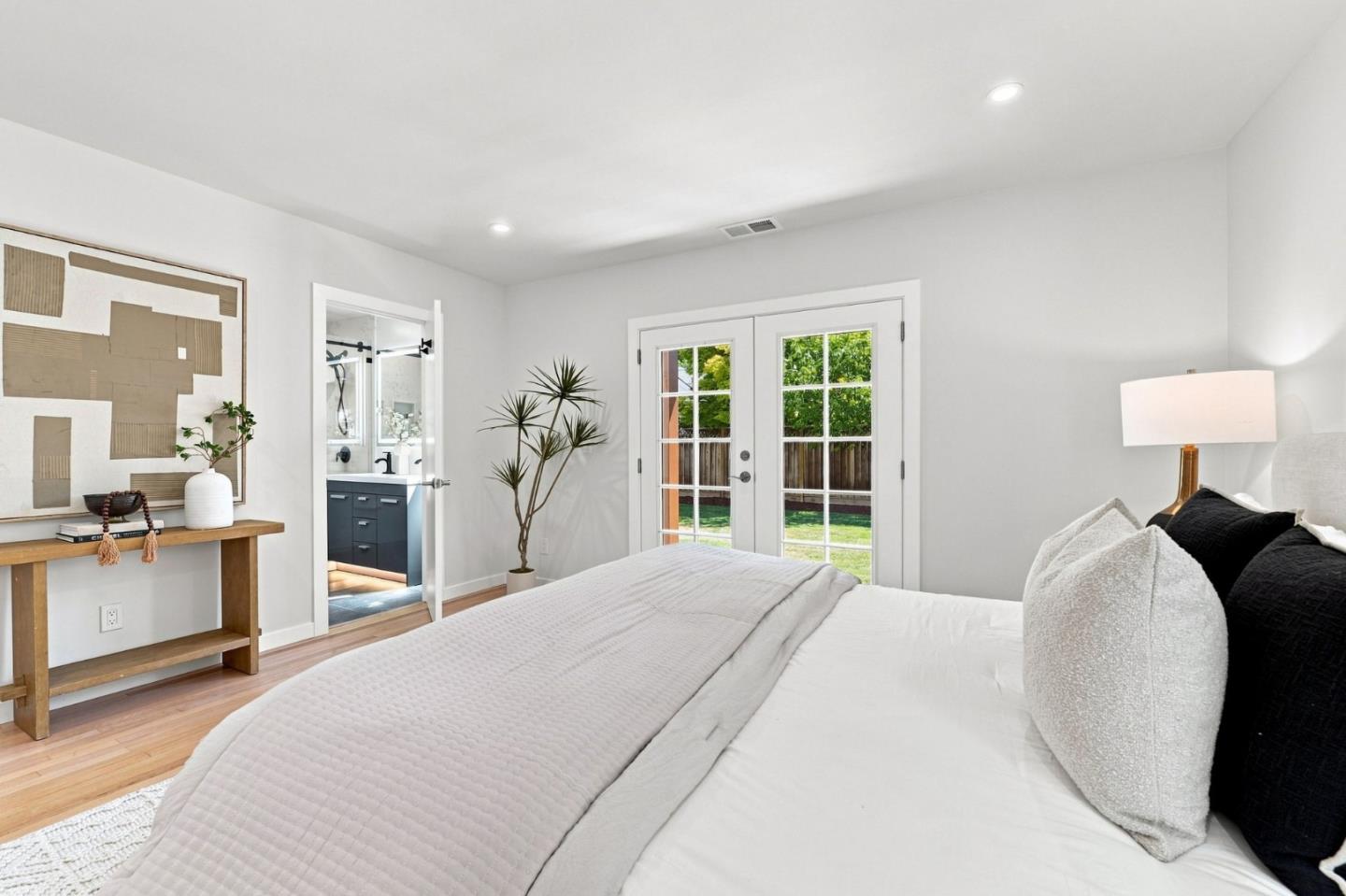 1110 Norval WAY