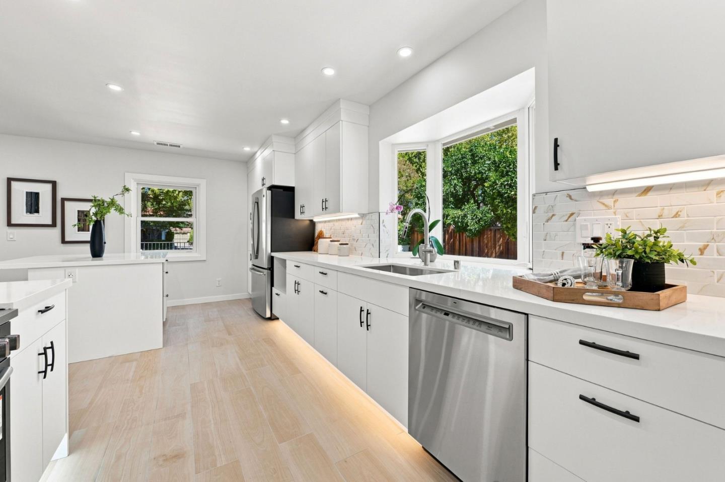 1110 Norval WAY