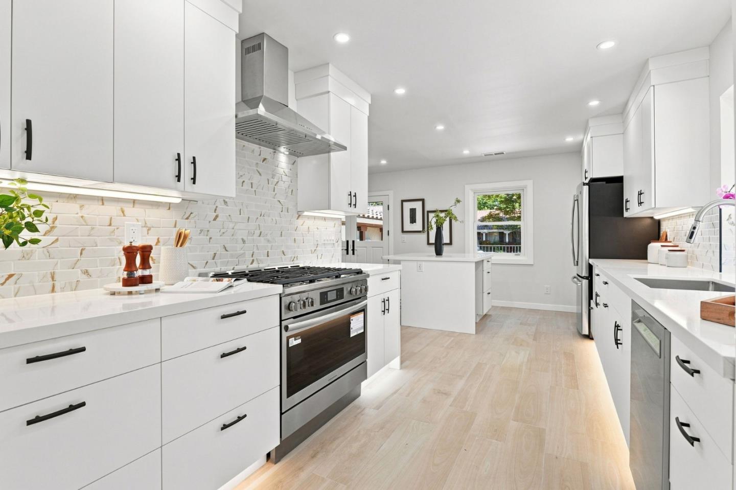 1110 Norval WAY