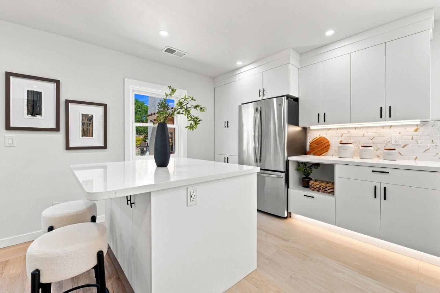 1110 Norval WAY