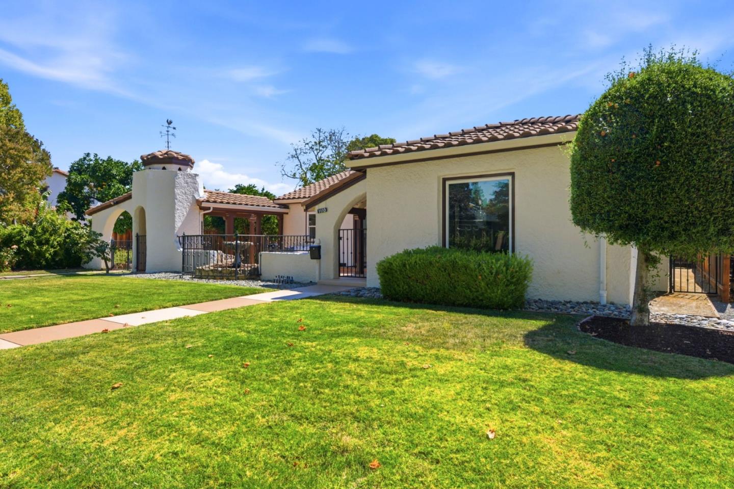 1110 Norval WAY
