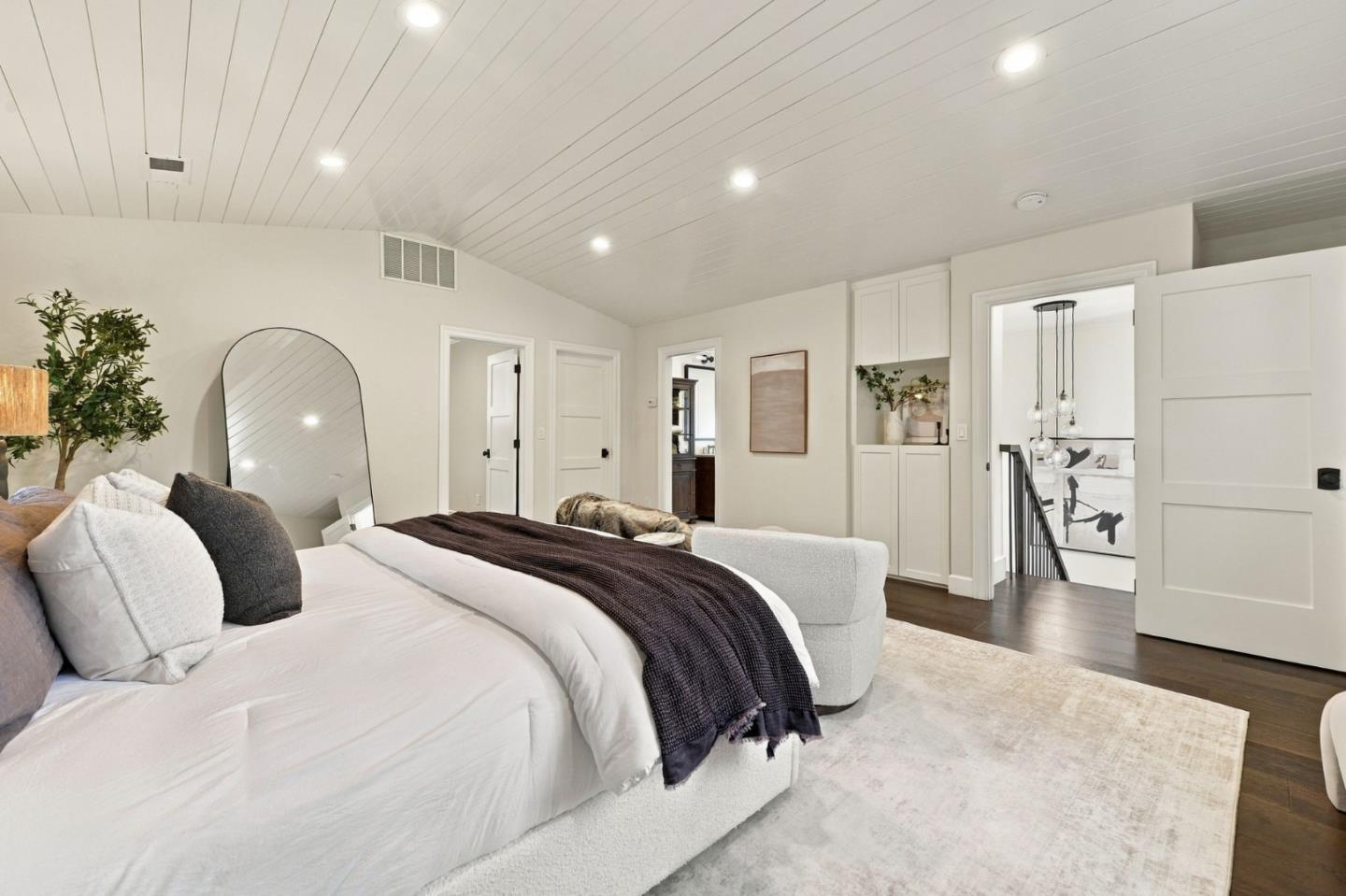 619 Bay RD