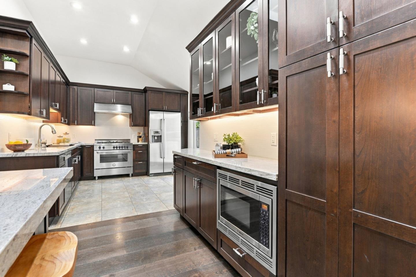 619 Bay RD
