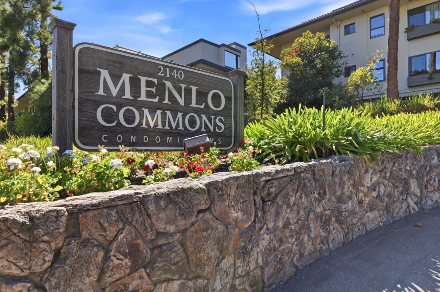 2140 Santa Cruz AVE A207