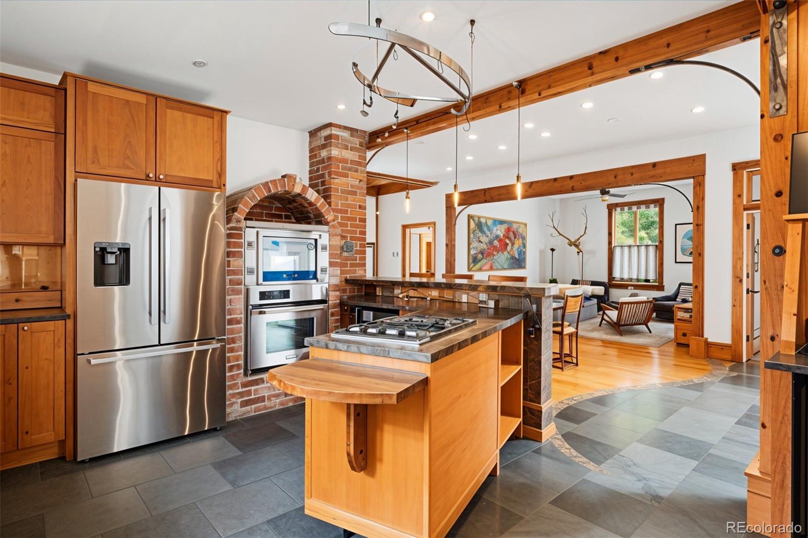 2505 W 36th Avenue