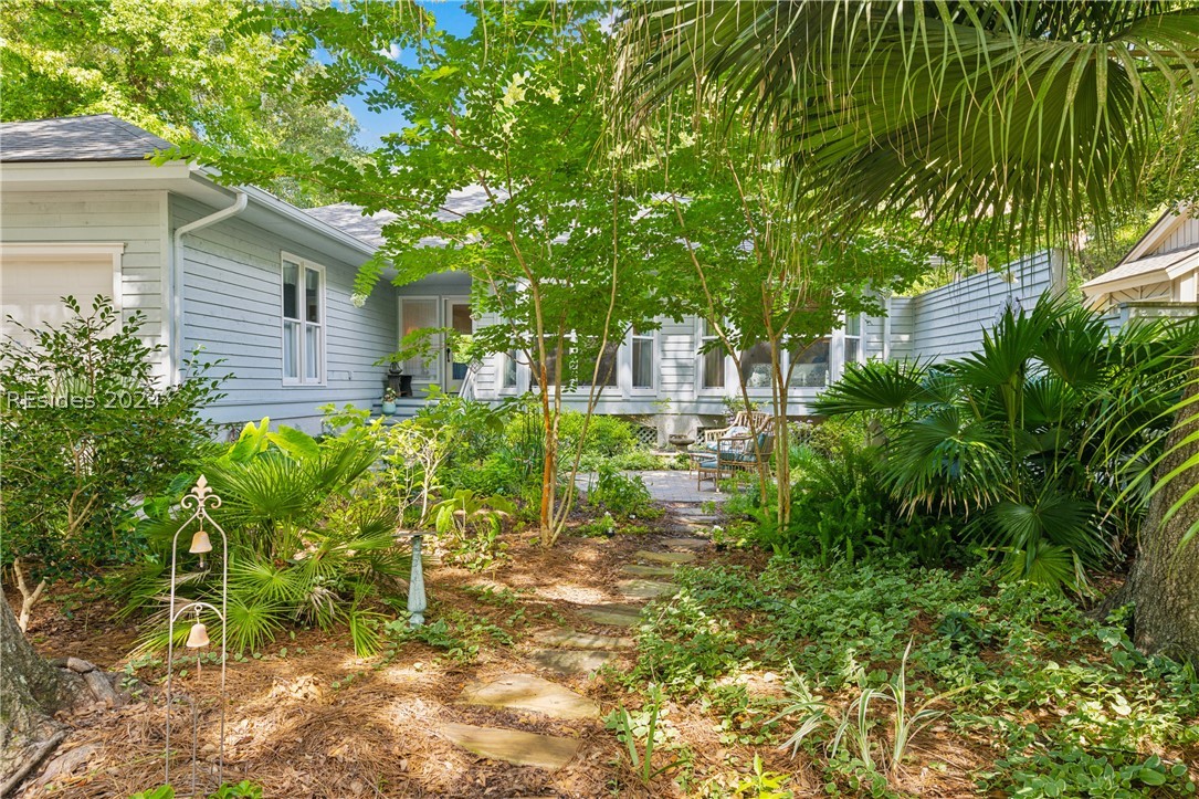 8 Evergreen Lane