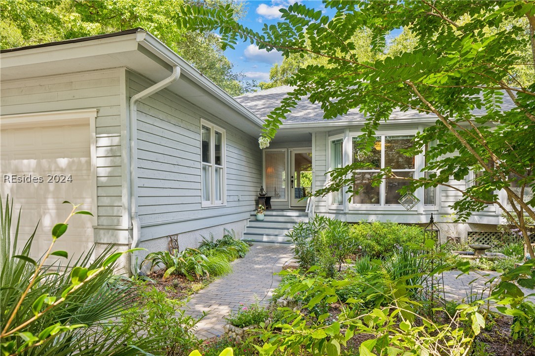 8 Evergreen Lane