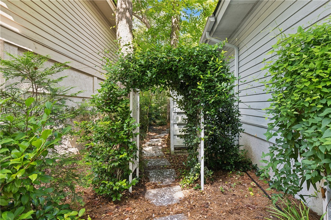 8 Evergreen Lane