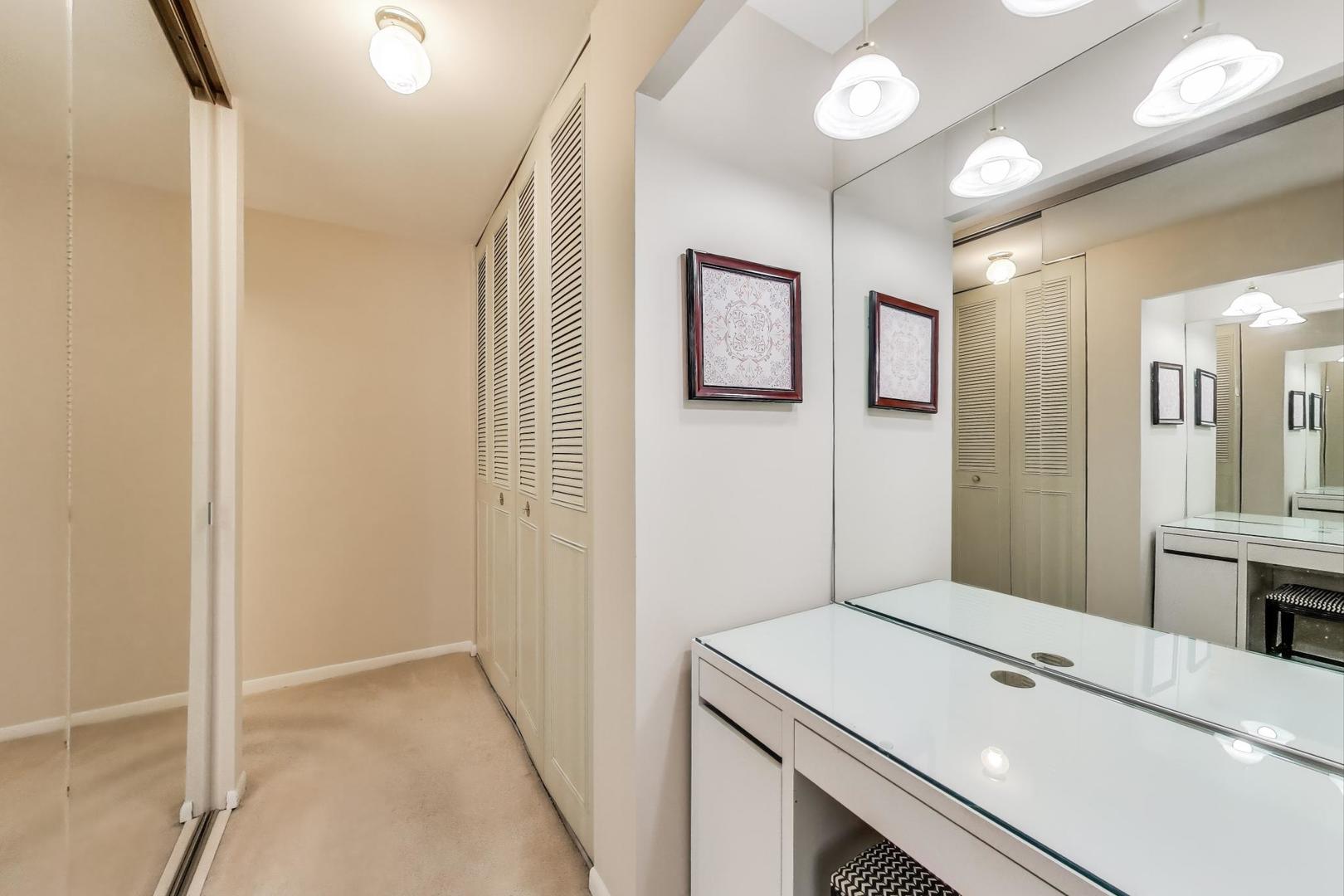 900 E Wilmette Road Unit: 205
