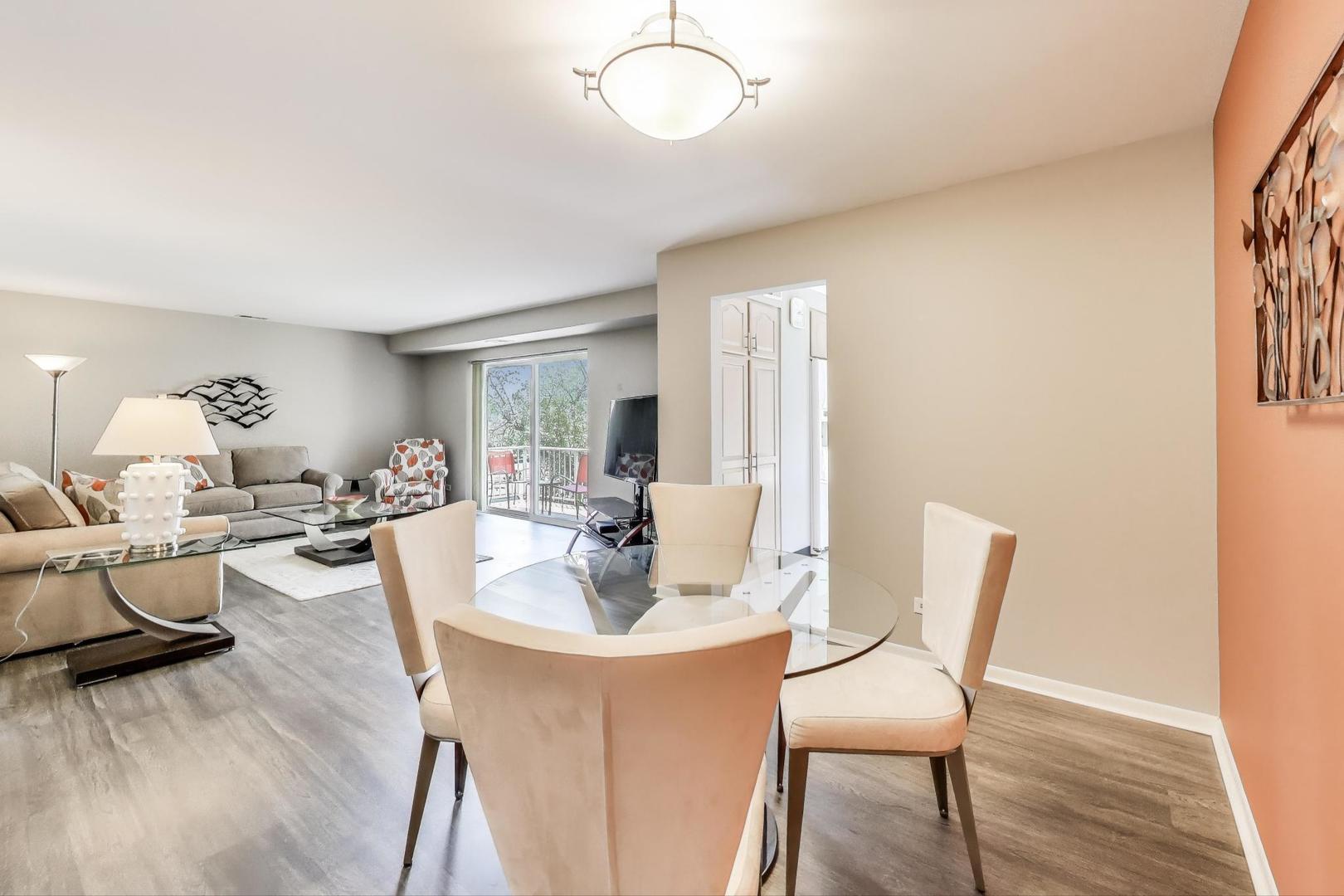 900 E Wilmette Road Unit: 205