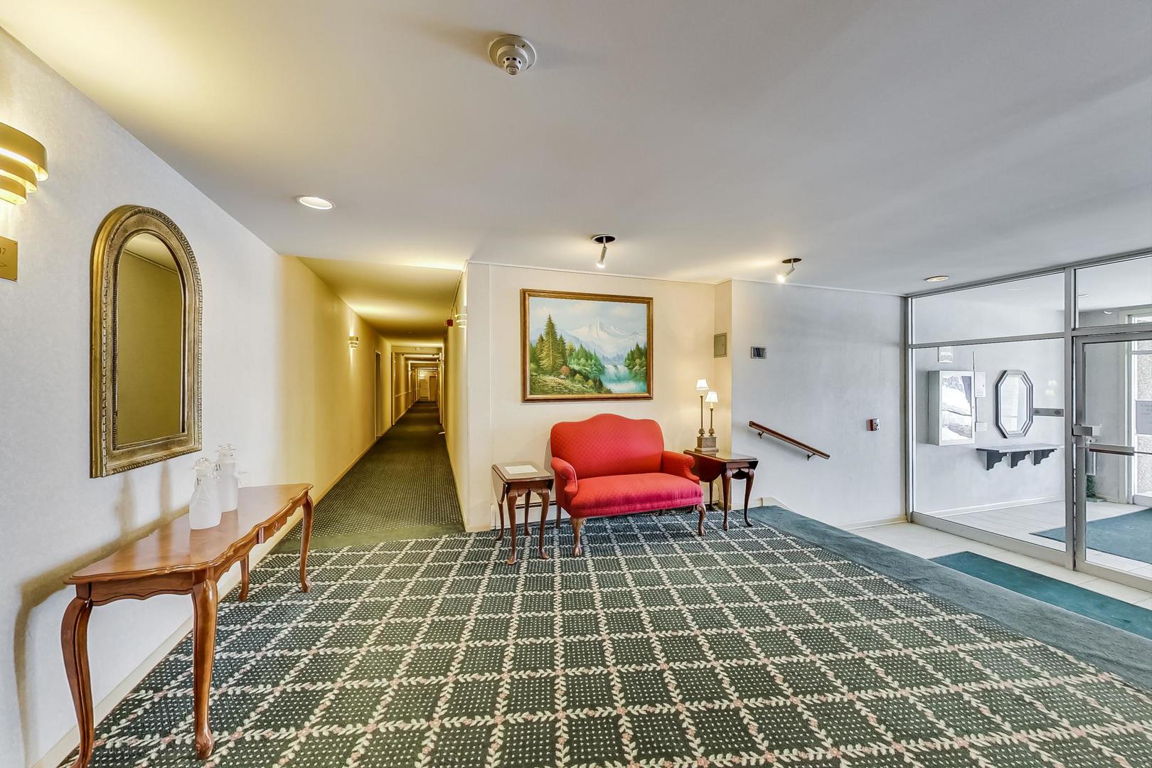 900 E Wilmette Road Unit: 205