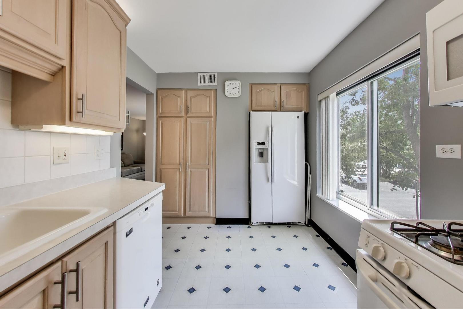 900 E Wilmette Road Unit: 205