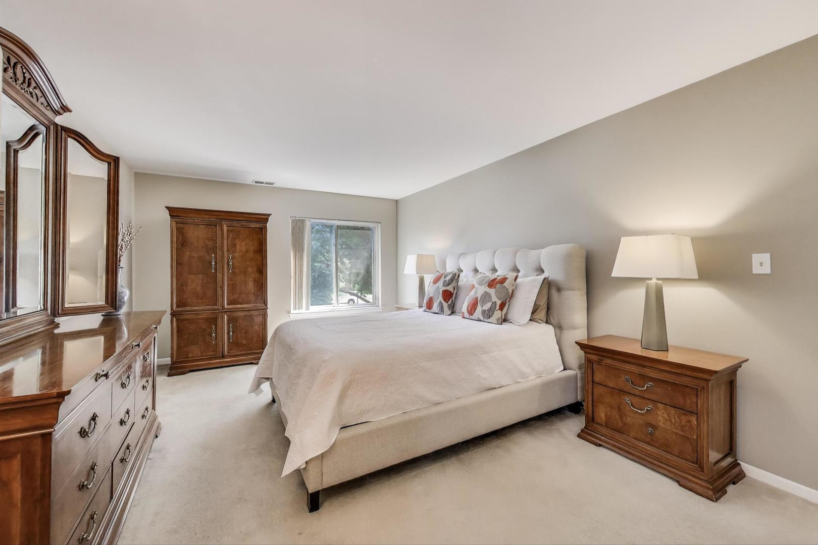 900 E Wilmette Road Unit: 205