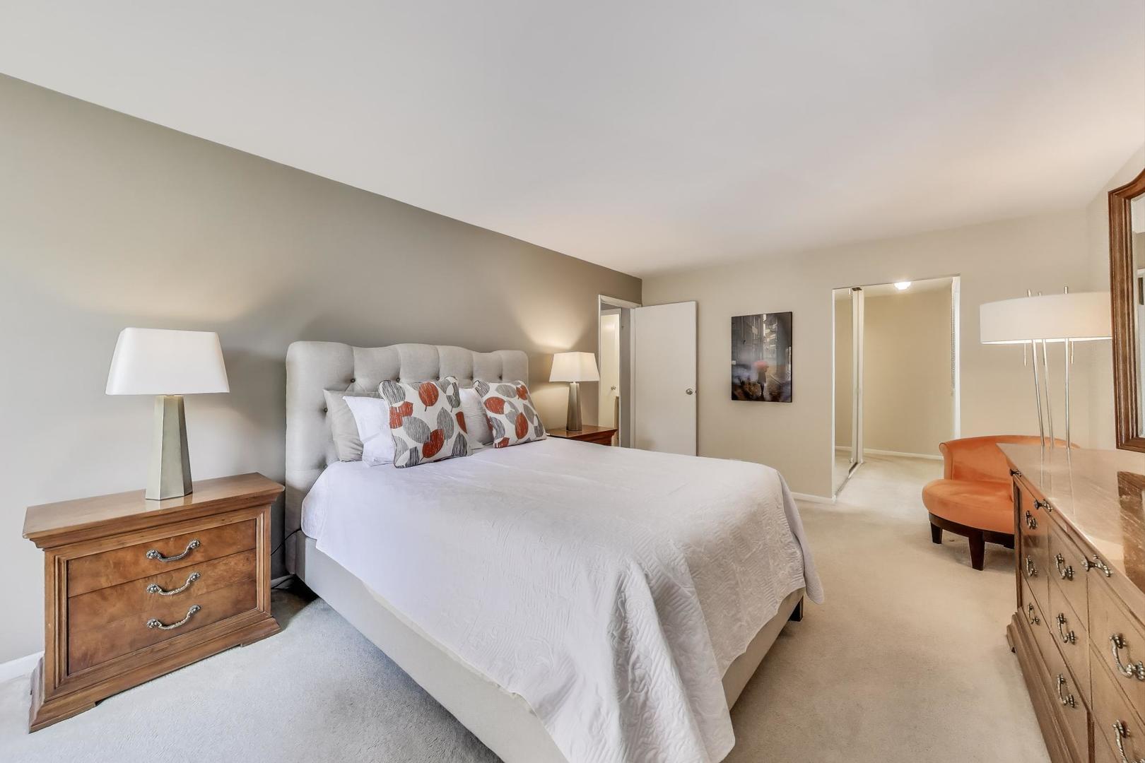 900 E Wilmette Road Unit: 205