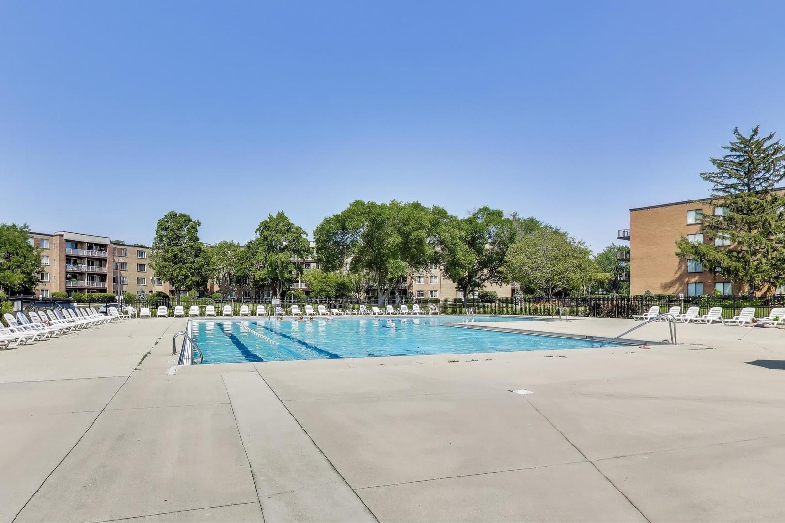 900 E Wilmette Road Unit: 205